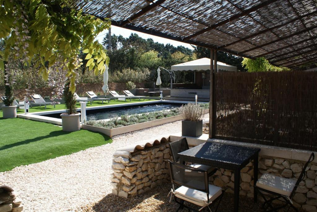 Eygalières L'Auberge De L'Aubergine מראה חיצוני תמונה