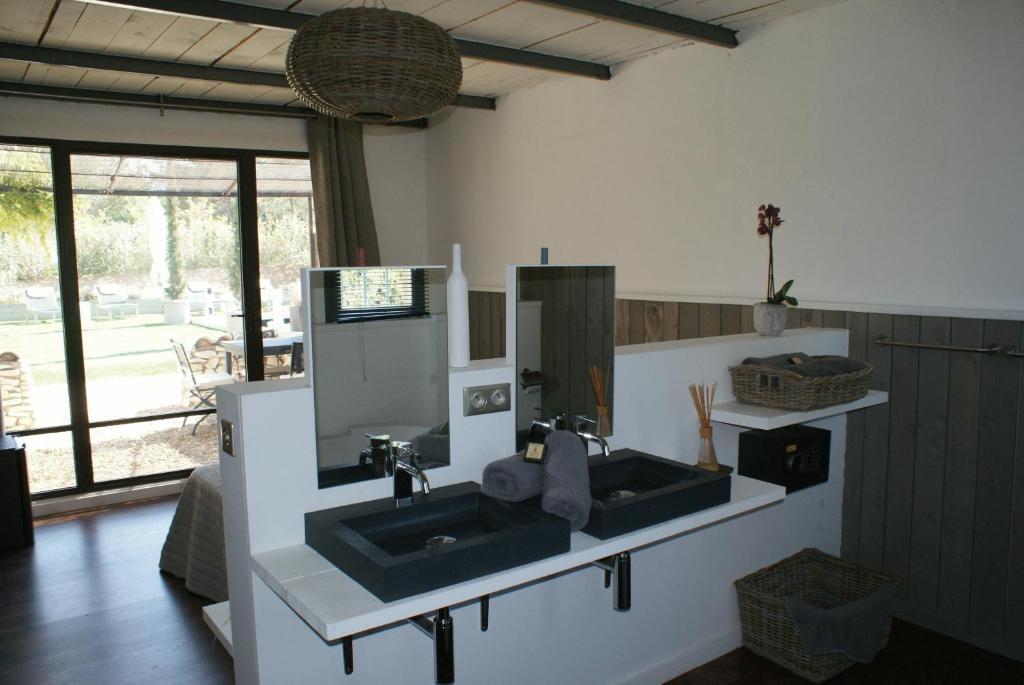 Eygalières L'Auberge De L'Aubergine מראה חיצוני תמונה