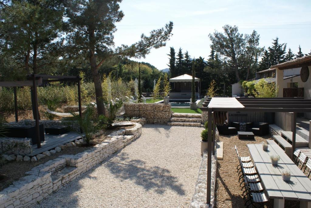 Eygalières L'Auberge De L'Aubergine מראה חיצוני תמונה