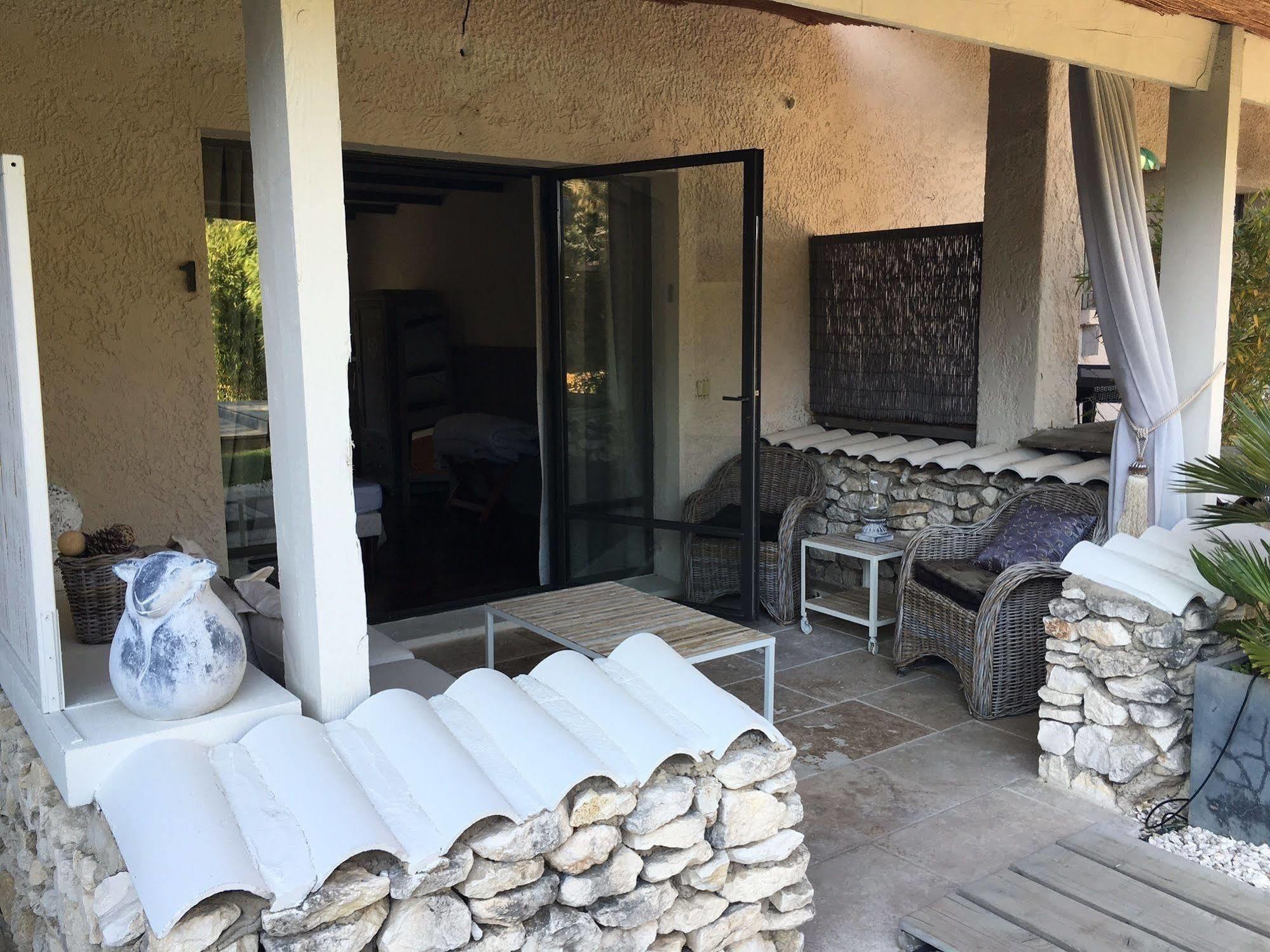 Eygalières L'Auberge De L'Aubergine מראה חיצוני תמונה